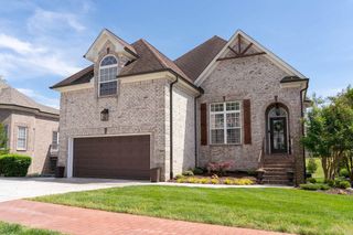 1111 Isaac Franklin Dr, Gallatin, TN 37066