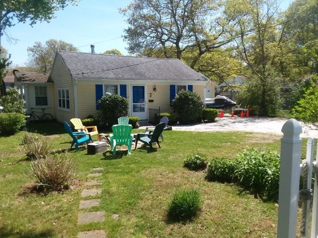 59 Cedar, Falmouth, MA 02536