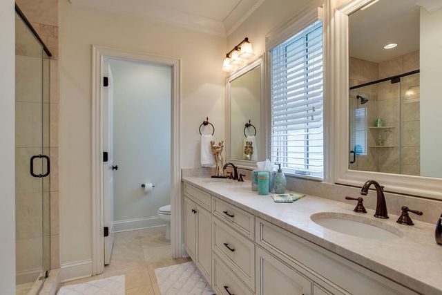 244 Cherokee Station Dr, Nashville, TN 37209