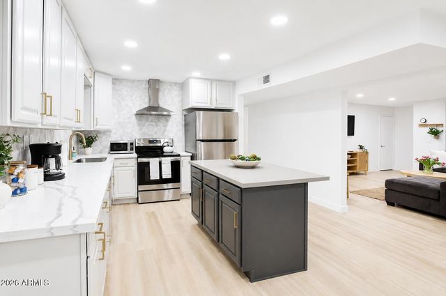 843 N JAY Street, Chandler, AZ 85225