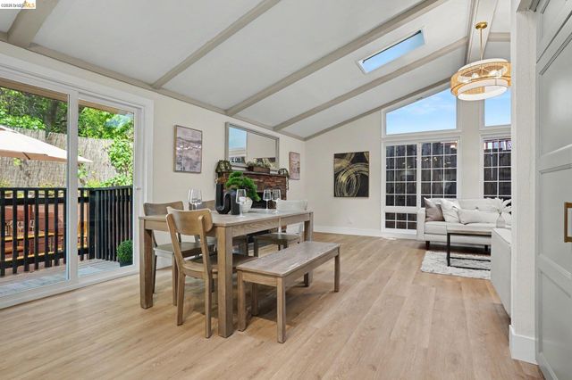 2185 Trafalgar Pl, Oakland, CA 94611