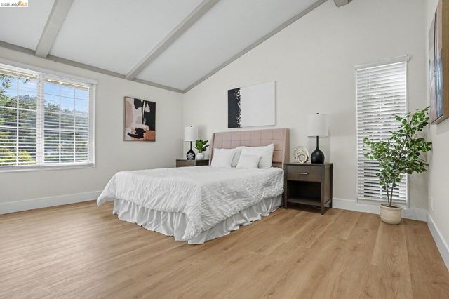 2185 Trafalgar Pl, Oakland, CA 94611