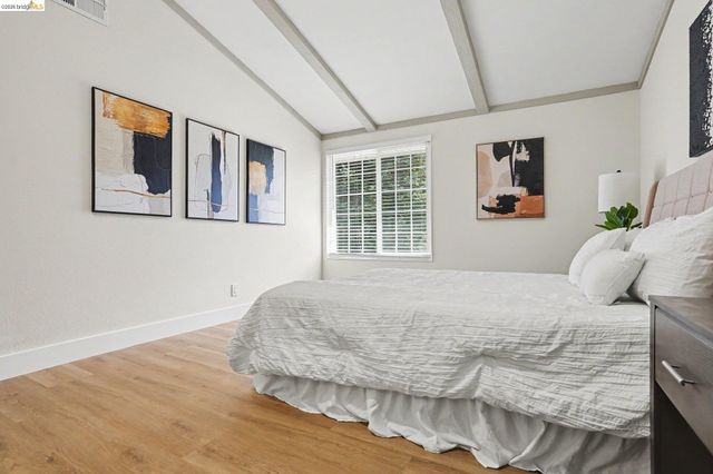 2185 Trafalgar Pl, Oakland, CA 94611