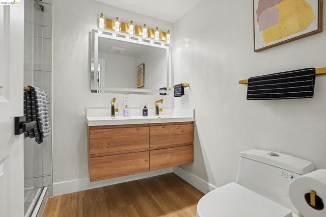 2185 Trafalgar Pl, Oakland, CA 94611