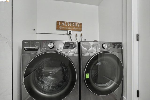 2185 Trafalgar Pl, Oakland, CA 94611