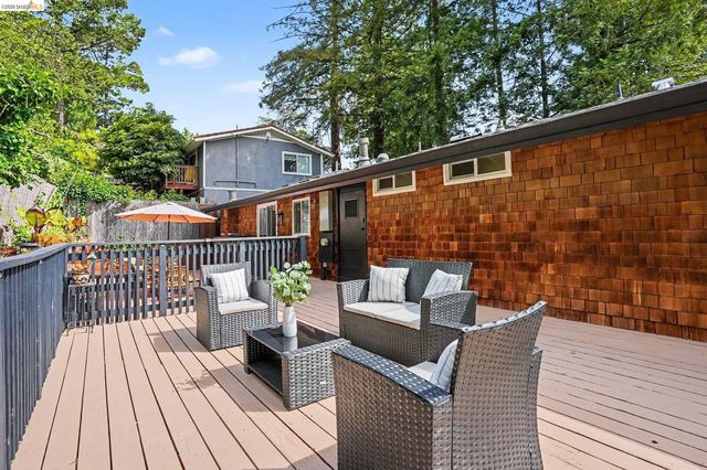 2185 Trafalgar Pl, Oakland, CA 94611