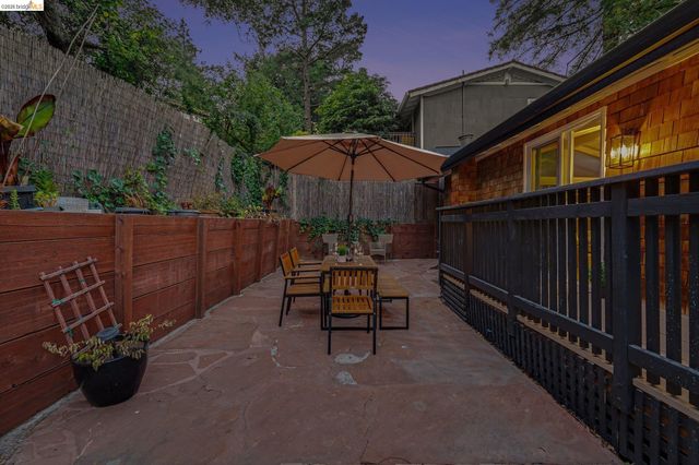 2185 Trafalgar Pl, Oakland, CA 94611