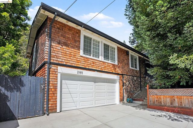 2185 Trafalgar Pl, Oakland, CA 94611