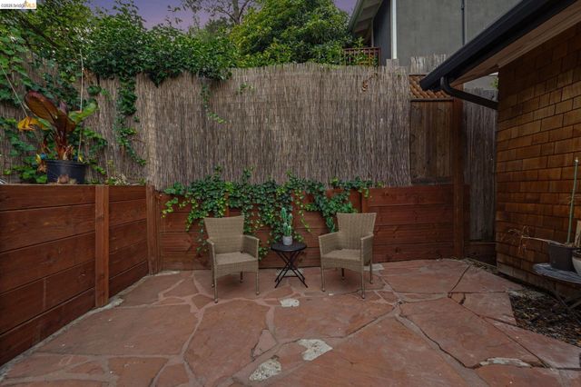 2185 Trafalgar Pl, Oakland, CA 94611