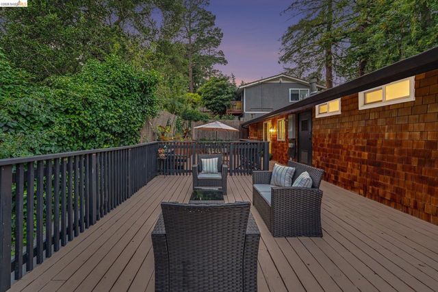2185 Trafalgar Pl, Oakland, CA 94611
