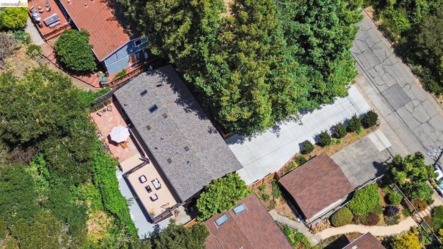 2185 Trafalgar Pl, Oakland, CA 94611