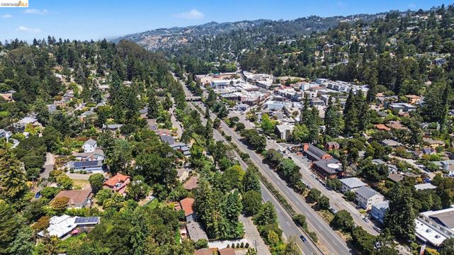 2185 Trafalgar Pl, Oakland, CA 94611