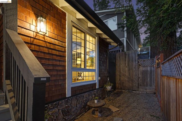 2185 Trafalgar Pl, Oakland, CA 94611