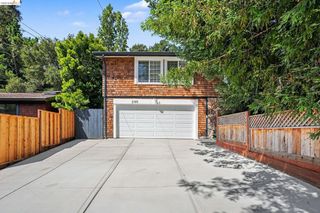 2185 Trafalgar Pl, Oakland, CA 94611