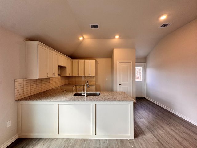 106 Road 5102l, Cleveland, TX 77327