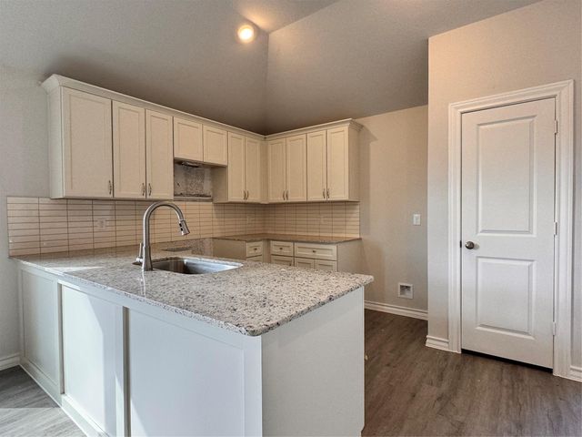 106 Road 5102l, Cleveland, TX 77327