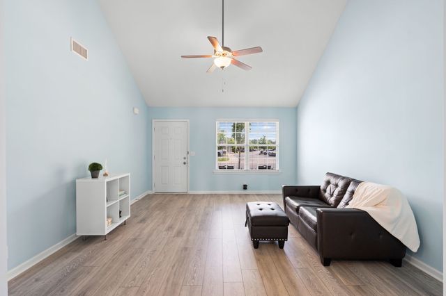 2044 Alysheba Run, Murfreesboro, TN 37128