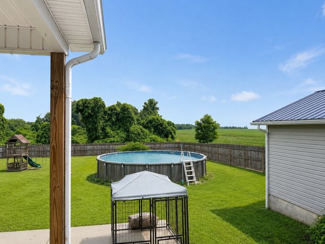 383 Strawberry Dr, Winchester, TN 37398