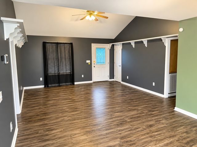 383 Strawberry Dr, Winchester, TN 37398