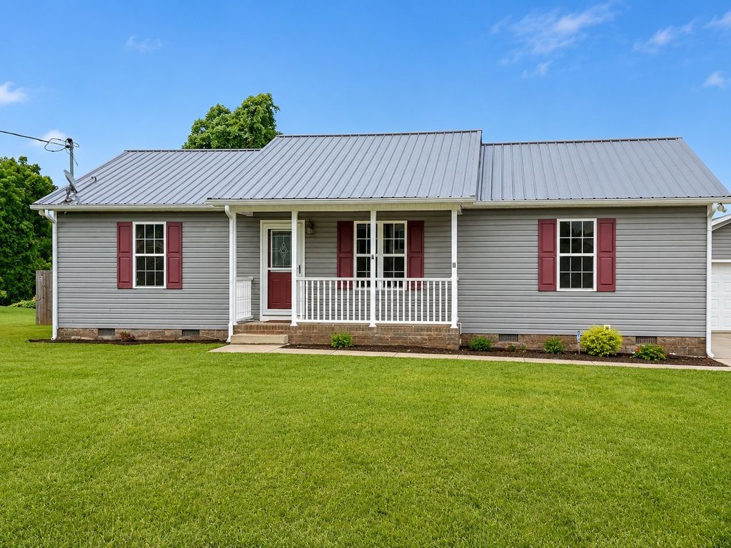 383 Strawberry Dr, Winchester, TN 37398