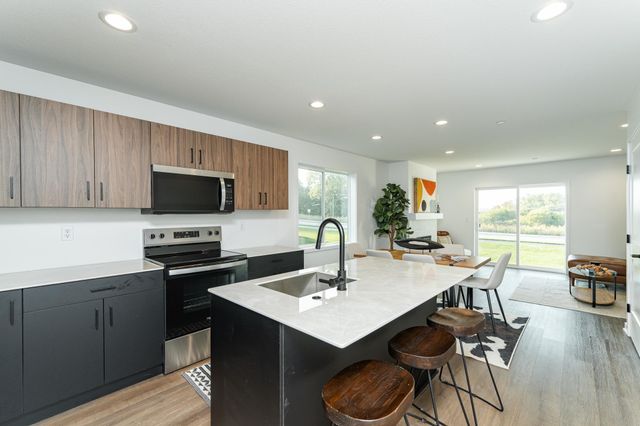 1085 Century Village Lane NE, Rochester, MN 55906