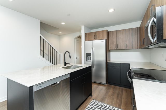 1085 Century Village Lane NE, Rochester, MN 55906