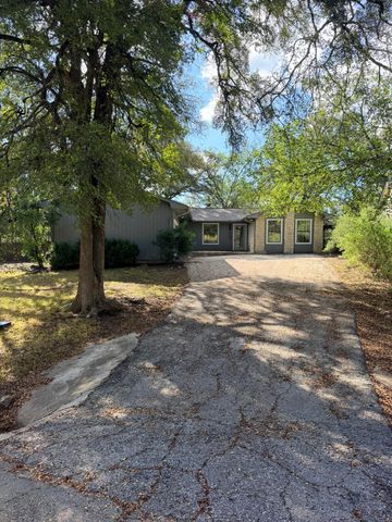 2 Acacia DR, Wimberley, TX 78676