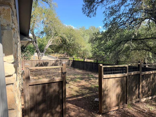 2 Acacia DR, Wimberley, TX 78676