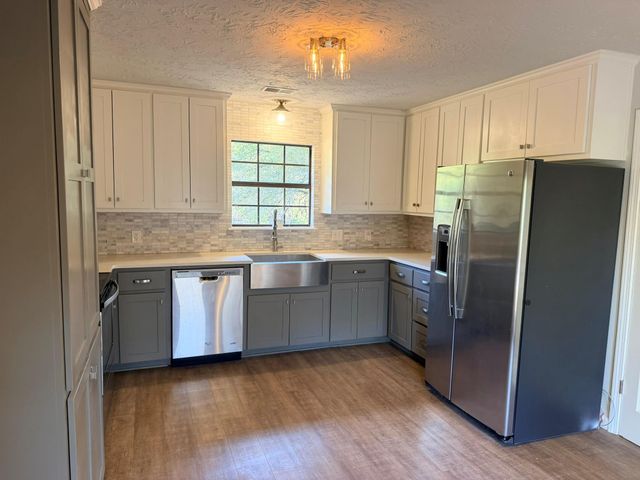 2 Acacia DR, Wimberley, TX 78676