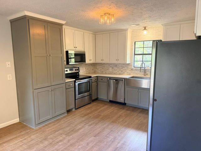 2 Acacia DR, Wimberley, TX 78676