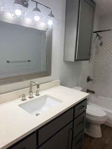 2 Acacia DR, Wimberley, TX 78676