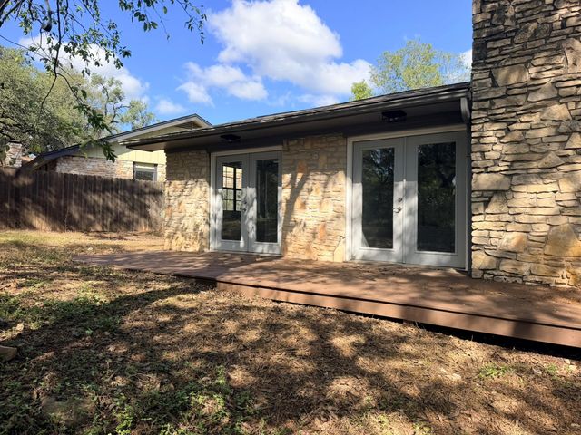 2 Acacia DR, Wimberley, TX 78676