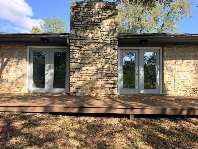 2 Acacia DR, Wimberley, TX 78676