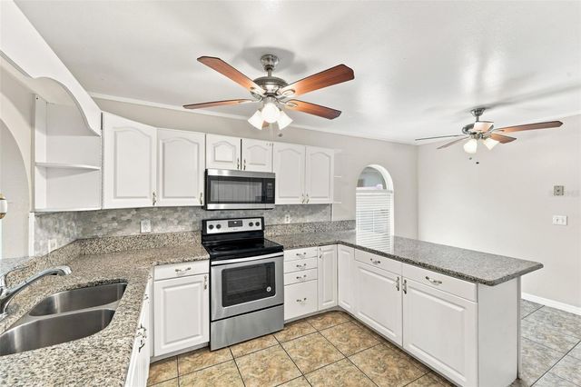 2411 PARSONS POND CIRCLE, Kissimmee, FL 34743