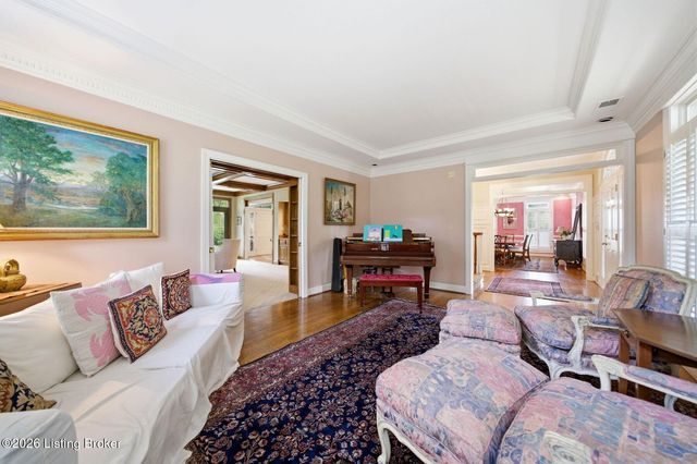 303 Mockingbird Gardens Dr, Louisville, KY 40207