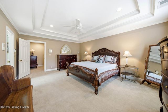 303 Mockingbird Gardens Dr, Louisville, KY 40207