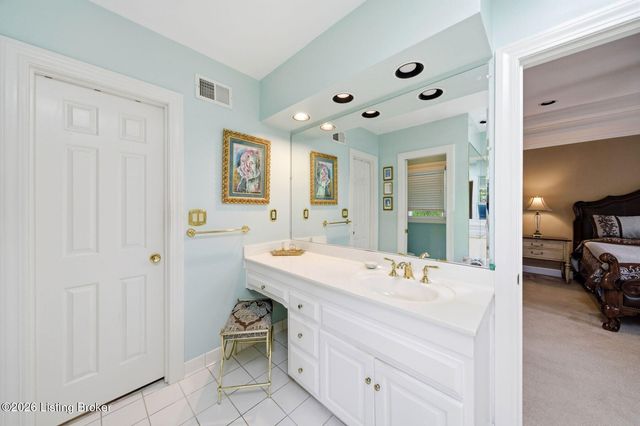 303 Mockingbird Gardens Dr, Louisville, KY 40207