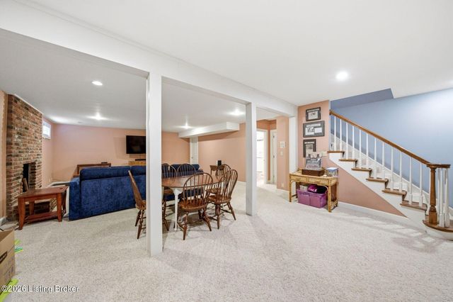 303 Mockingbird Gardens Dr, Louisville, KY 40207