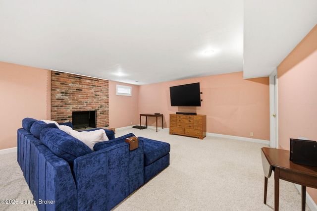 303 Mockingbird Gardens Dr, Louisville, KY 40207