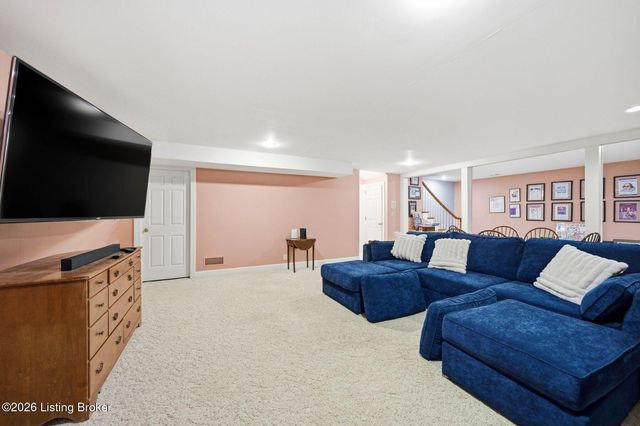 303 Mockingbird Gardens Dr, Louisville, KY 40207