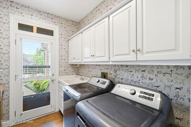 303 Mockingbird Gardens Dr, Louisville, KY 40207