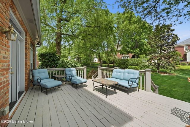 303 Mockingbird Gardens Dr, Louisville, KY 40207