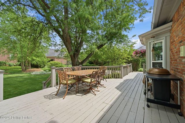 303 Mockingbird Gardens Dr, Louisville, KY 40207