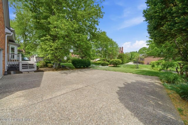 303 Mockingbird Gardens Dr, Louisville, KY 40207