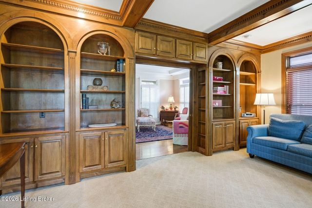 303 Mockingbird Gardens Dr, Louisville, KY 40207