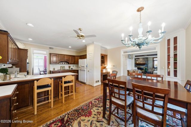 303 Mockingbird Gardens Dr, Louisville, KY 40207
