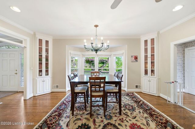303 Mockingbird Gardens Dr, Louisville, KY 40207