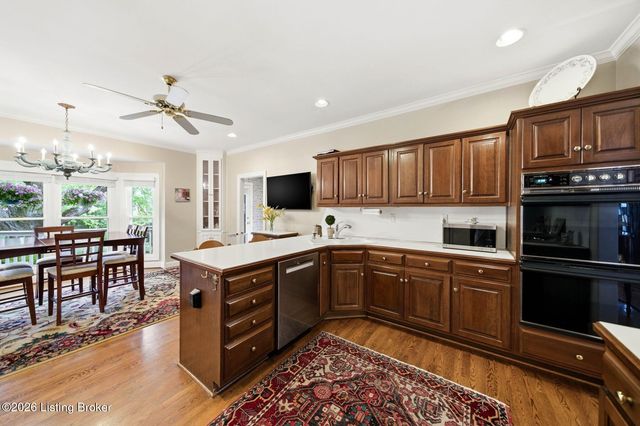303 Mockingbird Gardens Dr, Louisville, KY 40207