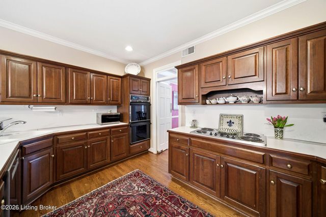 303 Mockingbird Gardens Dr, Louisville, KY 40207