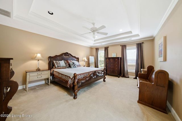 303 Mockingbird Gardens Dr, Louisville, KY 40207